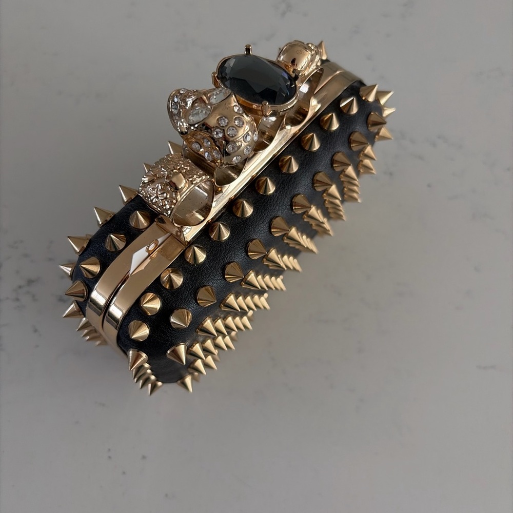 Alexander McQueen Black Leather Spike Knuckle Box Clutch with Gold Rings - Picture 2 of 4